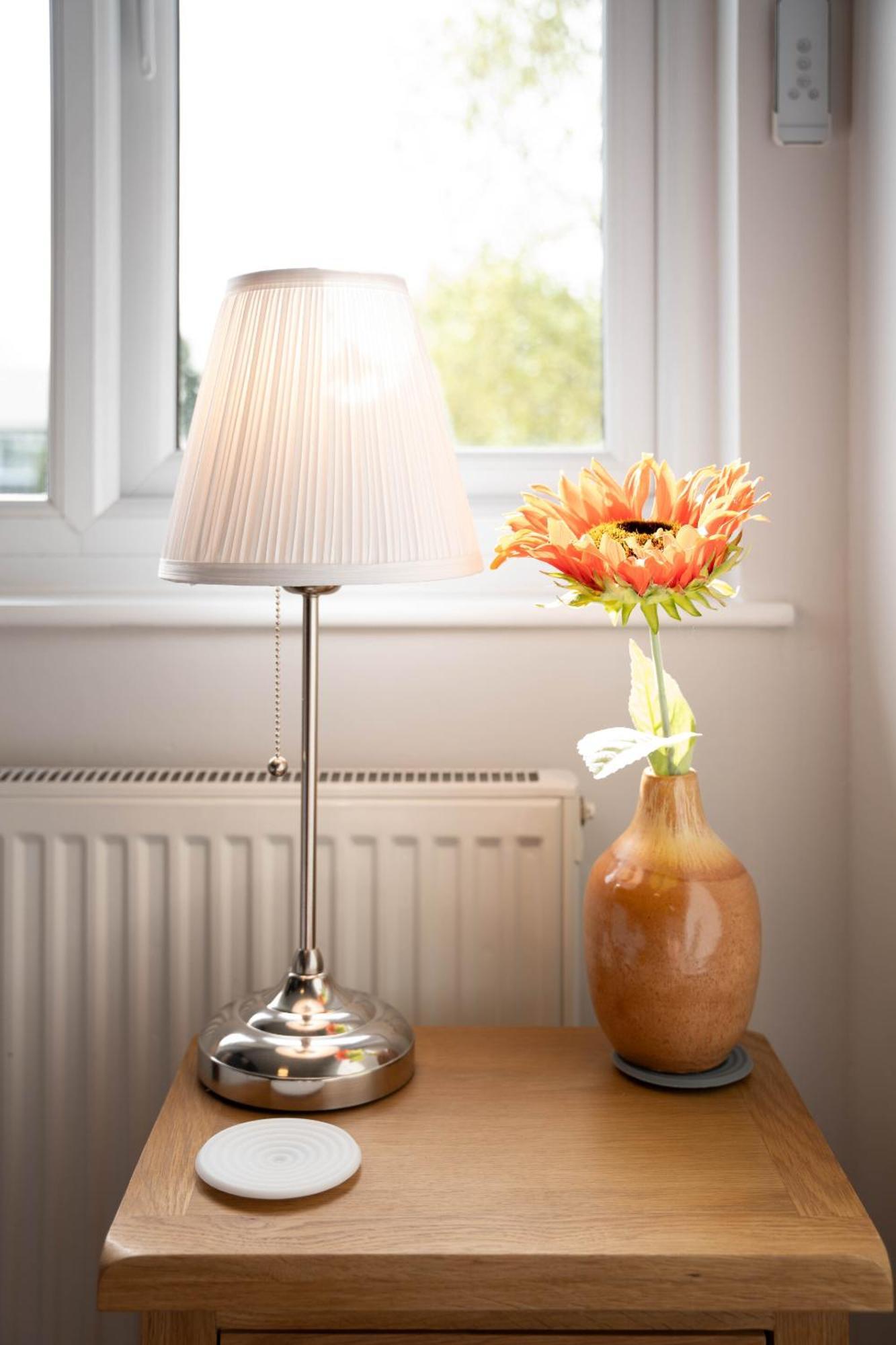 Park View- 2 Bed Apartment Close To East Surrey Hospital Salfords Buitenkant foto